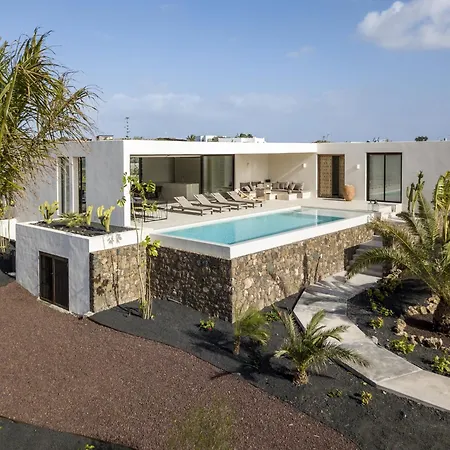Gara Exclusive Luxury With Heated Pool Villa