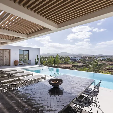 Gara Exclusive Luxury With Heated Pool Villa