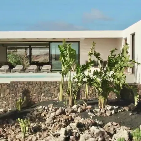 Gara Exclusive Luxury With Heated Pool Villa *