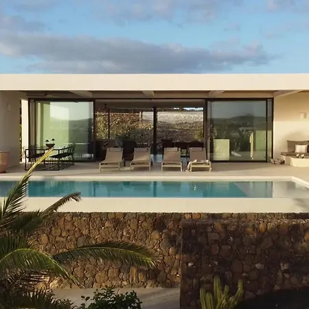 Gara Exclusive Luxury With Heated Pool Villa *