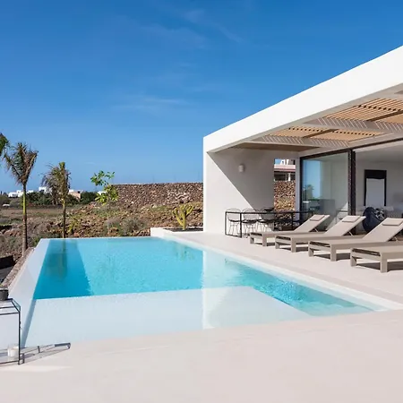 Gara Exclusive Luxury With Heated Pool Villa *